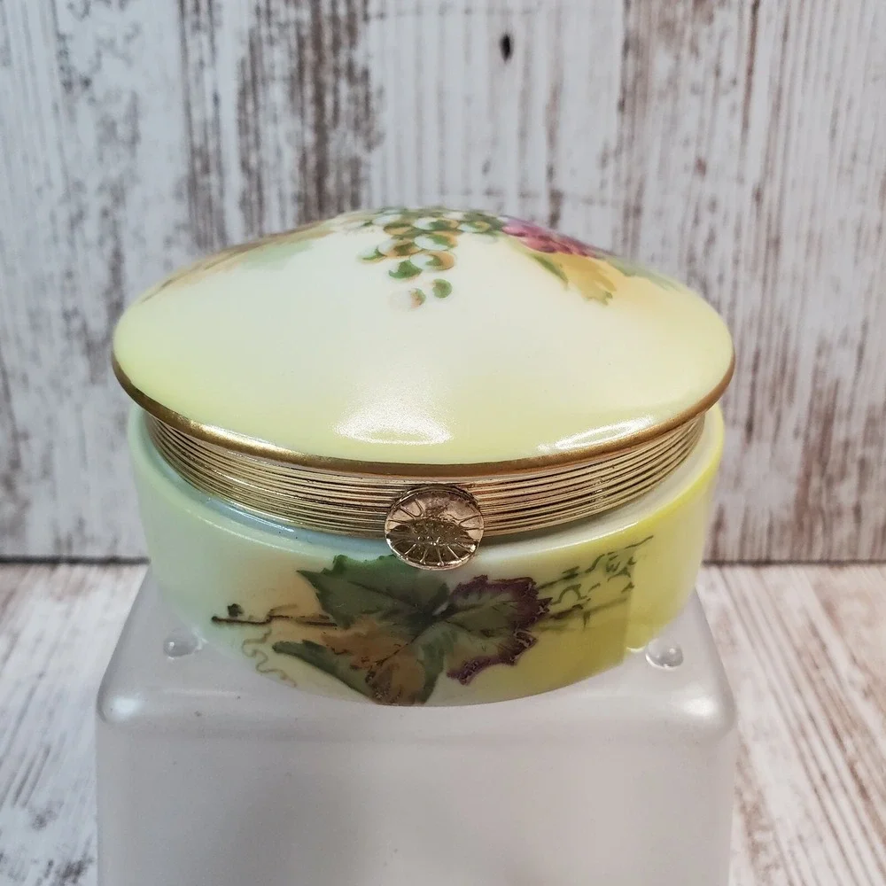 Vintage Porcelain Round Trinket Box Grapes Leaves Leaf Design Gold Trim #10798